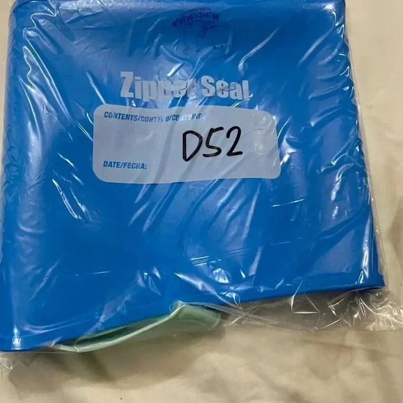 Baby green  silicone bib and blue Mambomats placemat. - Picture 3 of 5